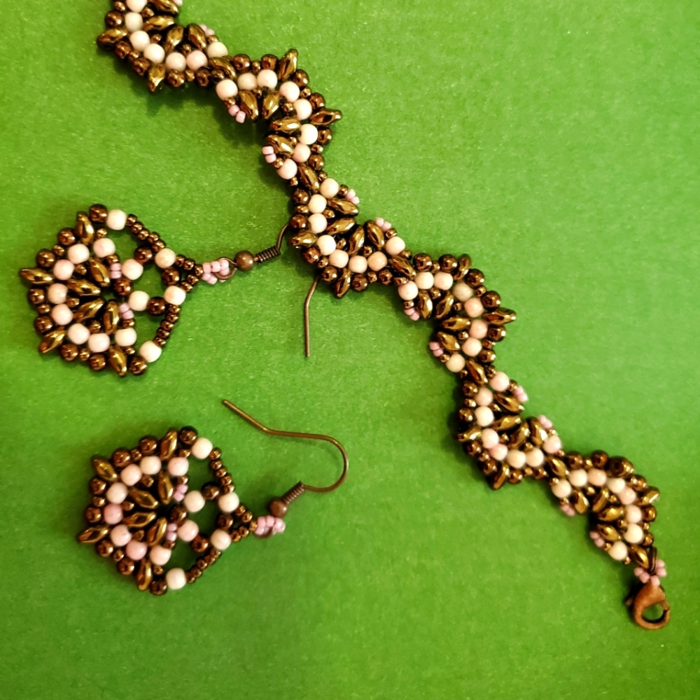 Set of SDE Designs original earrings & bracelet ✨️